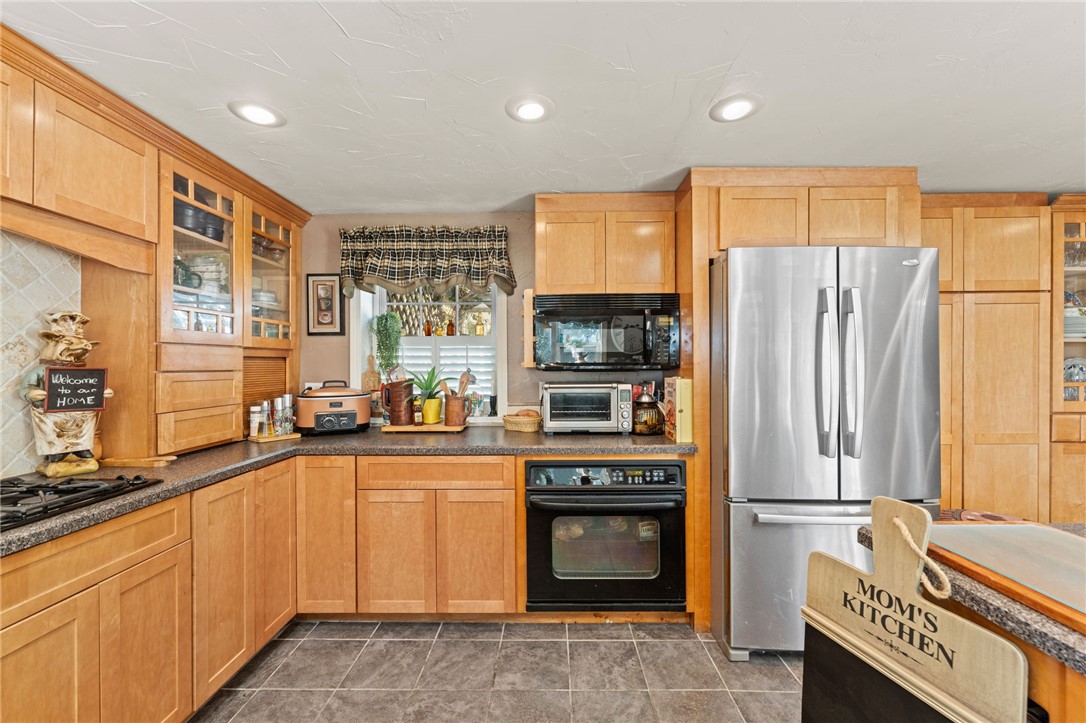 South Kingstown, Rhode Island 02879, United States, 3 Bedrooms Bedrooms, ,3 BathroomsBathrooms,Residential,Pending,216065