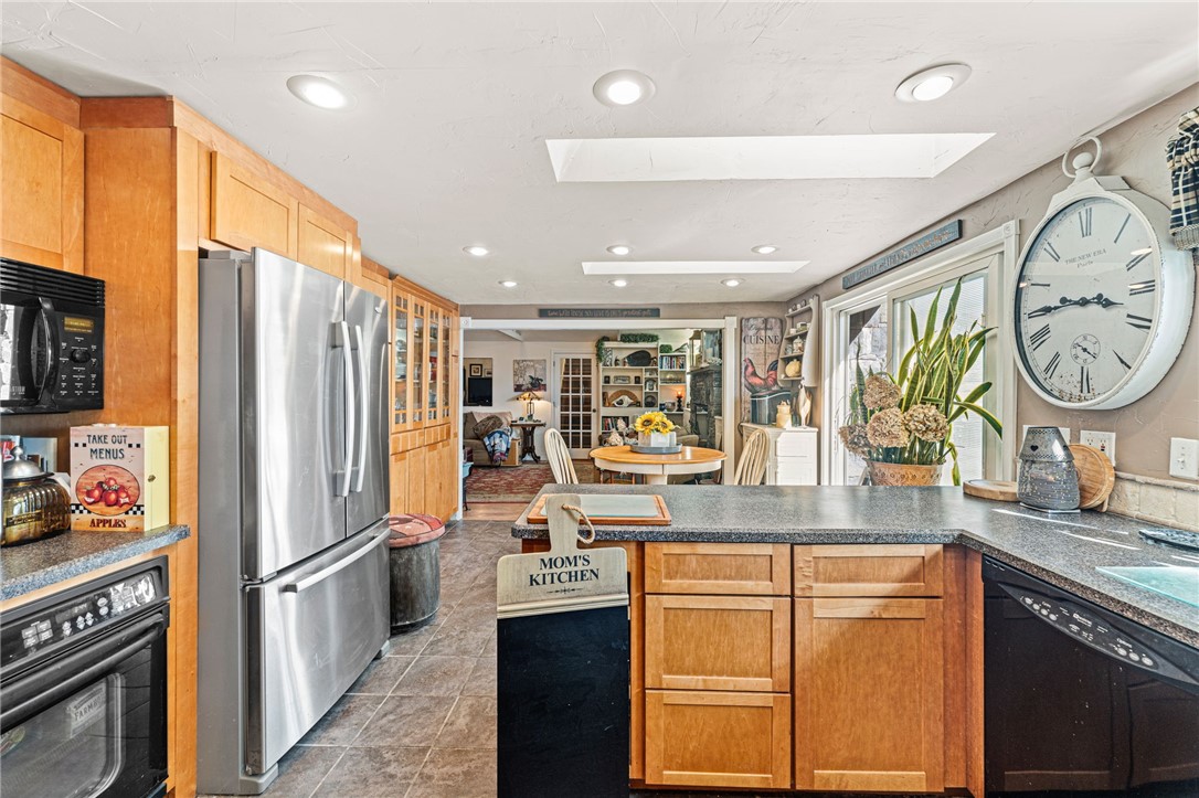 South Kingstown, Rhode Island 02879, United States, 3 Bedrooms Bedrooms, ,3 BathroomsBathrooms,Residential,Pending,216065