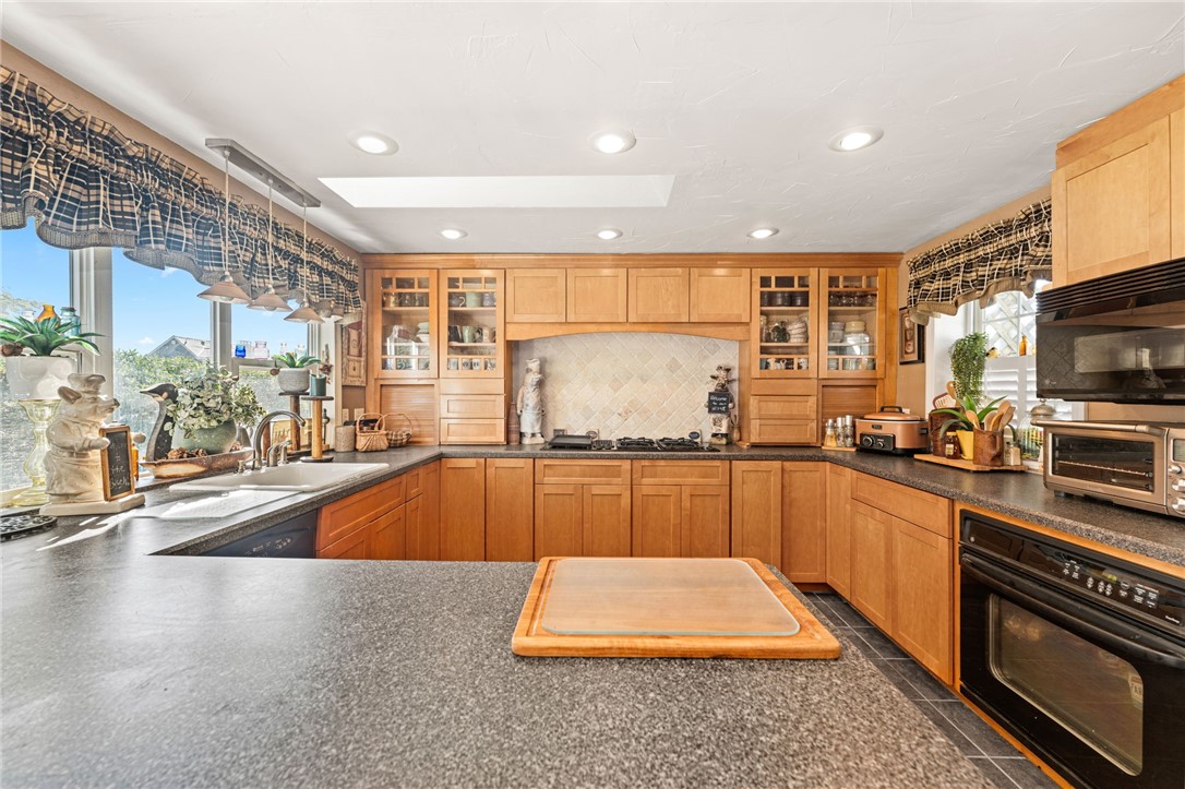 South Kingstown, Rhode Island 02879, United States, 3 Bedrooms Bedrooms, ,3 BathroomsBathrooms,Residential,Pending,216065