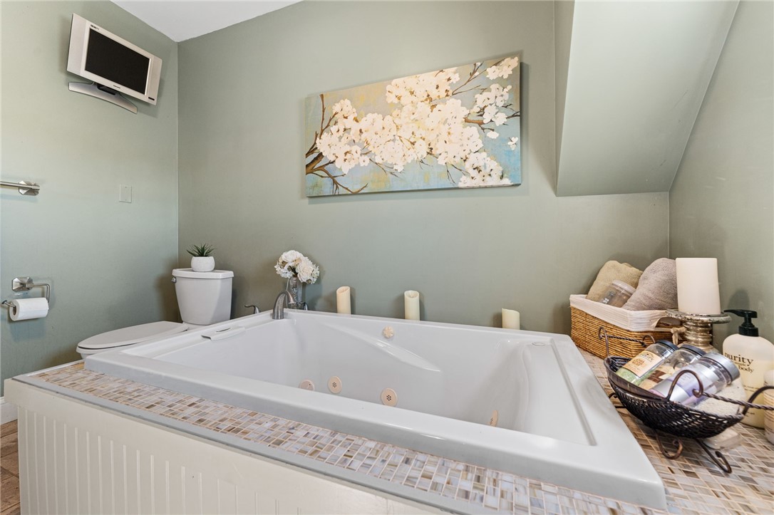 South Kingstown, Rhode Island 02879, United States, 3 Bedrooms Bedrooms, ,3 BathroomsBathrooms,Residential,Pending,216065