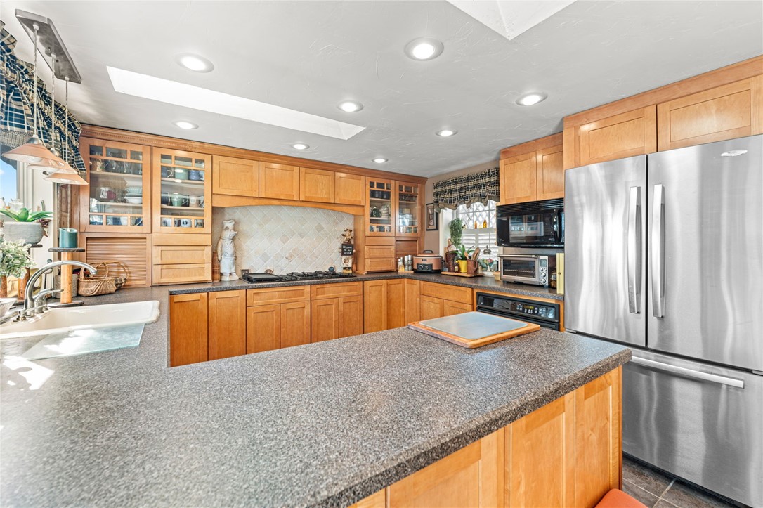 South Kingstown, Rhode Island 02879, United States, 3 Bedrooms Bedrooms, ,3 BathroomsBathrooms,Residential,Pending,216065