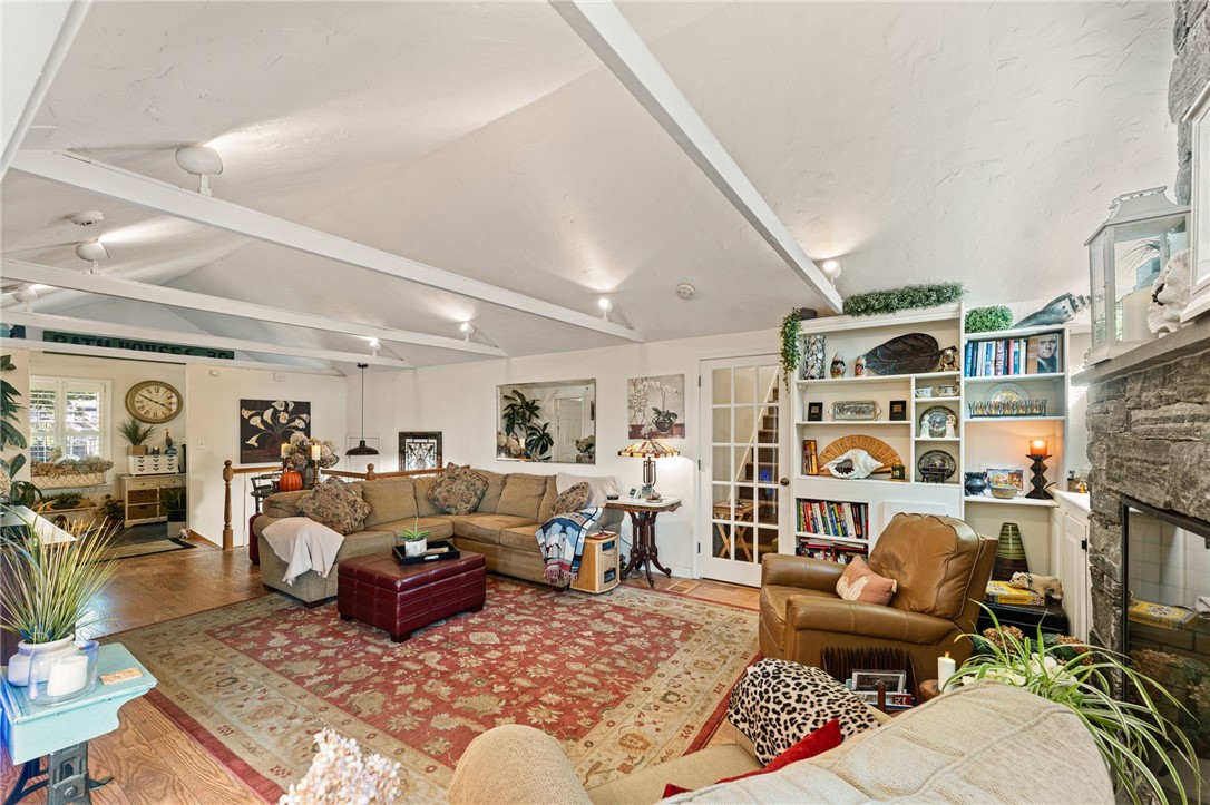 South Kingstown, Rhode Island 02879, United States, 3 Bedrooms Bedrooms, ,3 BathroomsBathrooms,Residential,Pending,216065