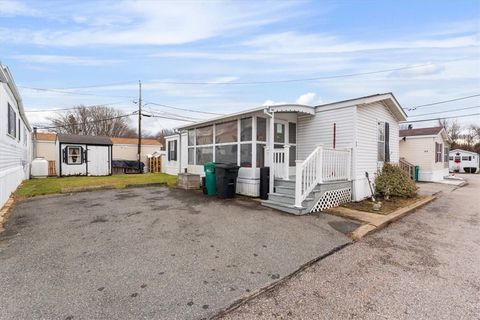 Single Family Residence in Lincoln RI 27 Woodward Road.jpg