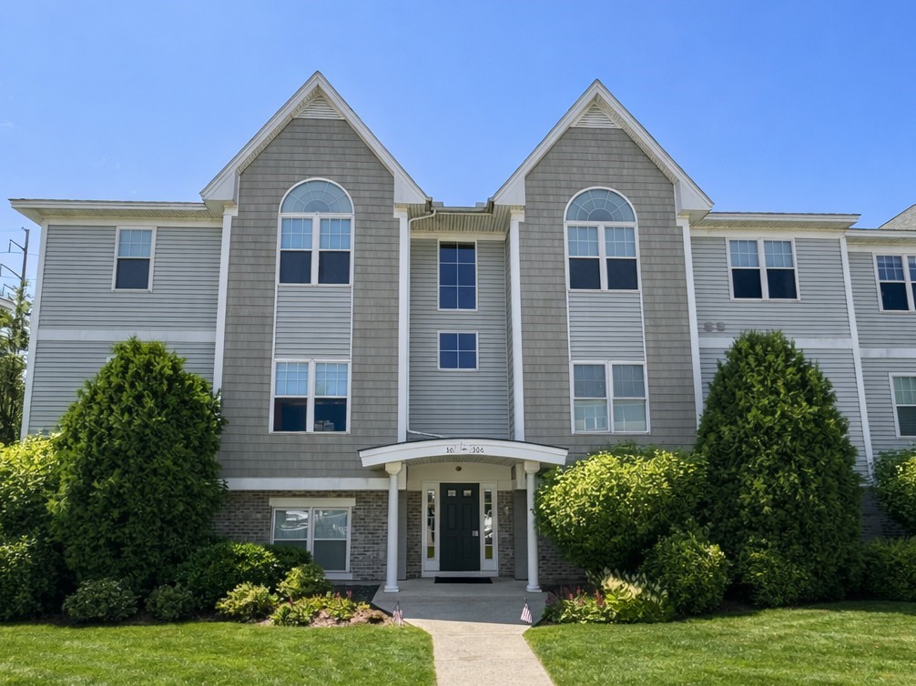 200 Roger Williams Avenue 305