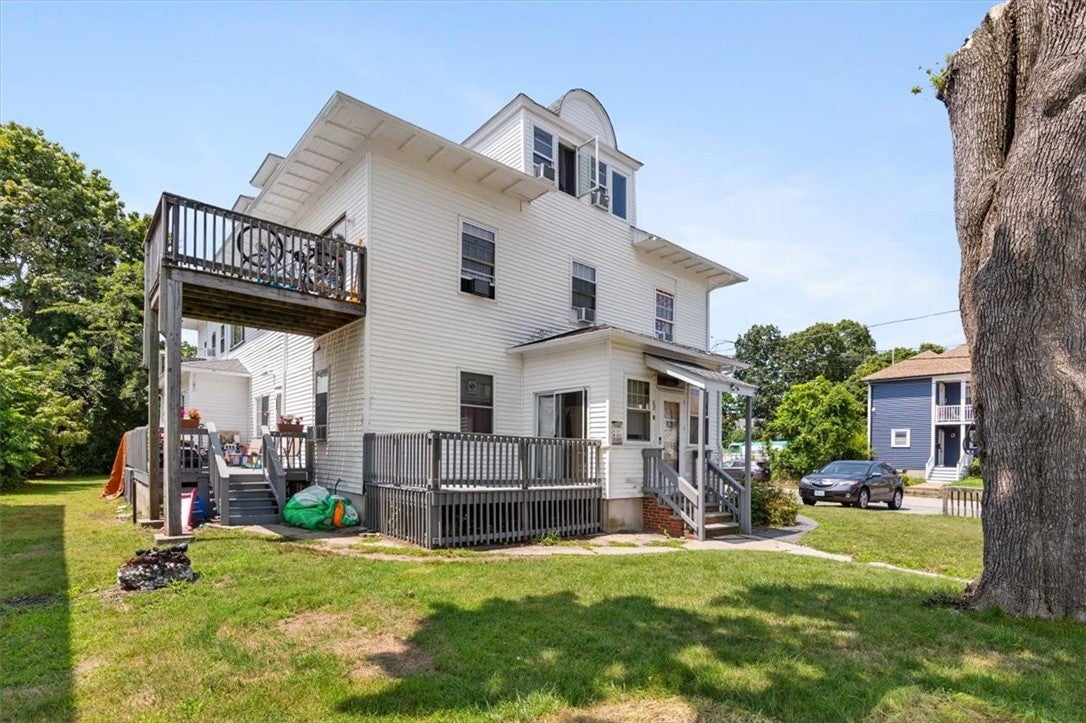 82 Pond Street