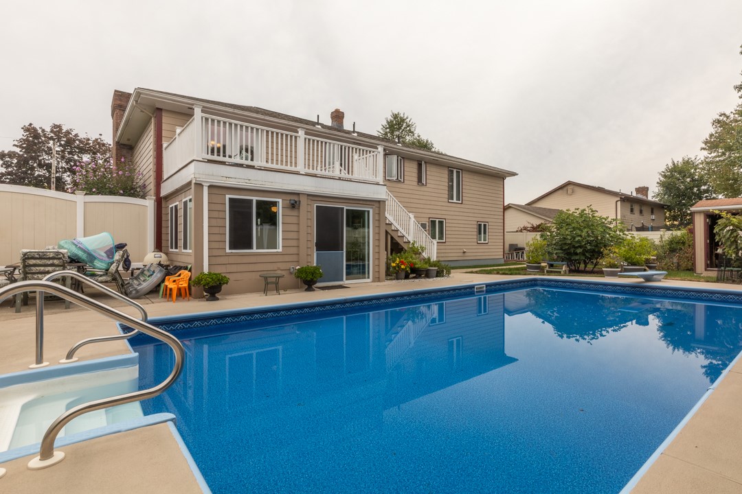 33 Carriage Way