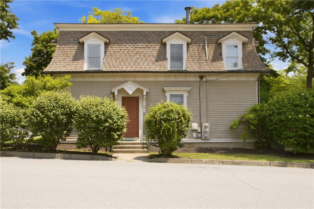 27 Higgins Street 201