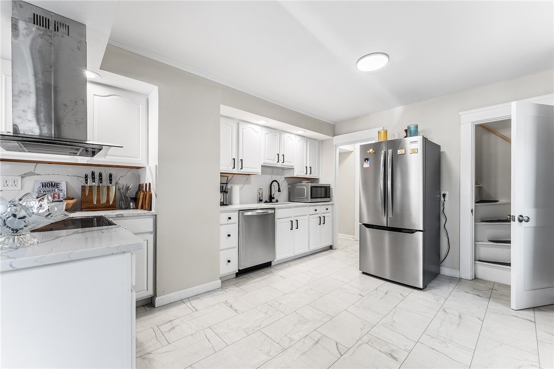 9 Lookout Avenue