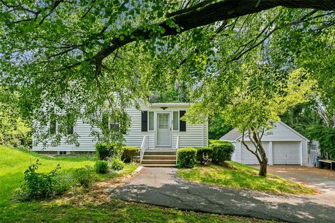 52 Hedly Street Portsmouth RI 02871