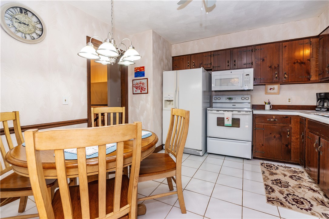 East Greenwich, Rhode Island 02818, United States, 3 Bedrooms Bedrooms, ,2 BathroomsBathrooms,Residential,Active,182940