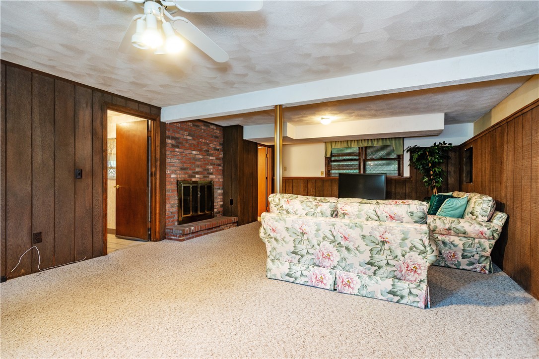 East Greenwich, Rhode Island 02818, United States, 3 Bedrooms Bedrooms, ,2 BathroomsBathrooms,Residential,Active,182940