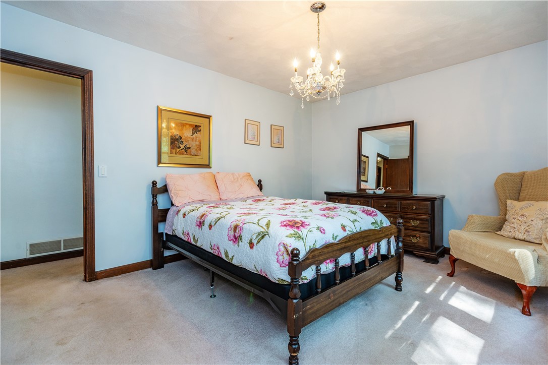 East Greenwich, Rhode Island 02818, United States, 3 Bedrooms Bedrooms, ,2 BathroomsBathrooms,Residential,Active,182940