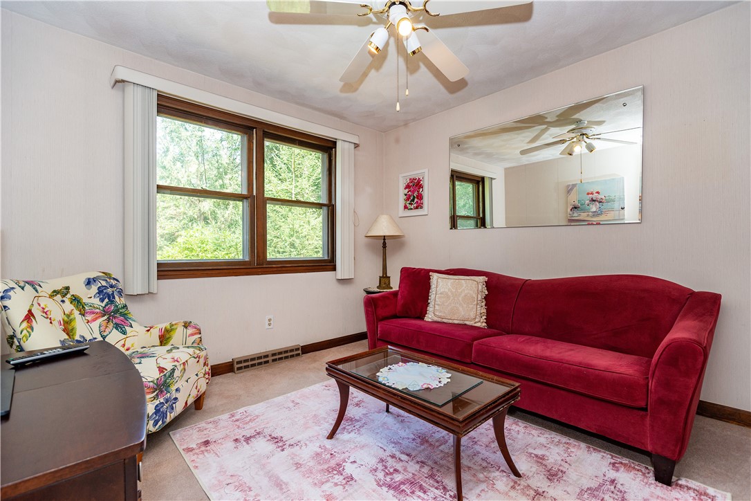 East Greenwich, Rhode Island 02818, United States, 3 Bedrooms Bedrooms, ,2 BathroomsBathrooms,Residential,Active,182940