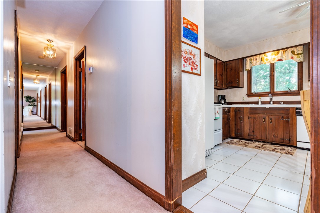 East Greenwich, Rhode Island 02818, United States, 3 Bedrooms Bedrooms, ,2 BathroomsBathrooms,Residential,Active,182940