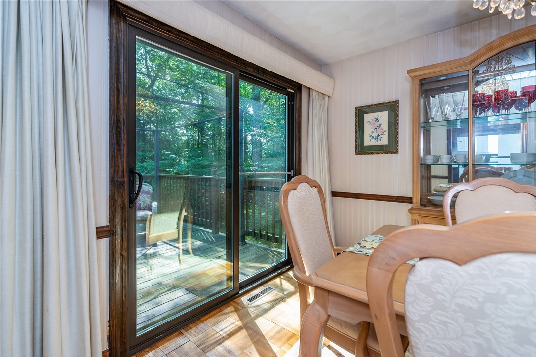 East Greenwich, Rhode Island 02818, United States, 3 Bedrooms Bedrooms, ,2 BathroomsBathrooms,Residential,Active,182940