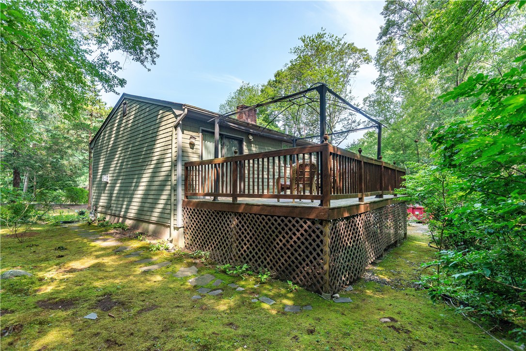 East Greenwich, Rhode Island 02818, United States, 3 Bedrooms Bedrooms, ,2 BathroomsBathrooms,Residential,Active,182940