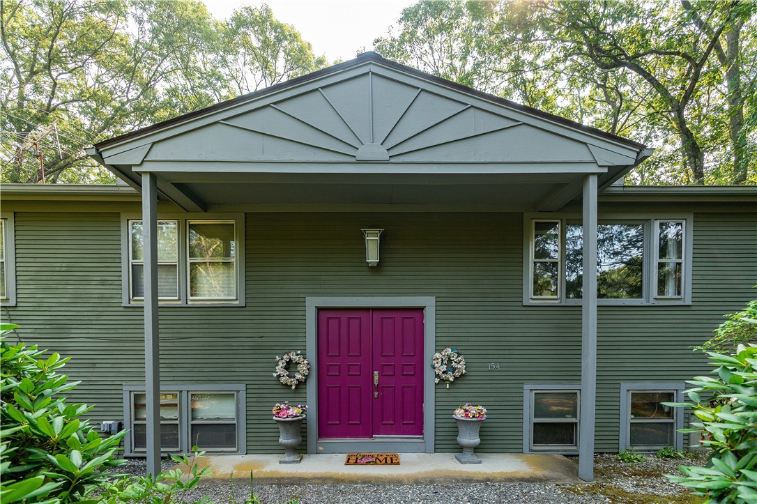 East Greenwich, Rhode Island 02818, United States, 3 Bedrooms Bedrooms, ,2 BathroomsBathrooms,Residential,Active,182940