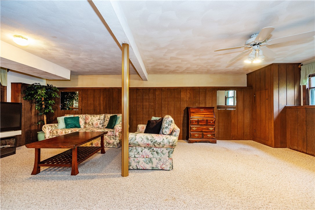 East Greenwich, Rhode Island 02818, United States, 3 Bedrooms Bedrooms, ,2 BathroomsBathrooms,Residential,Active,182940