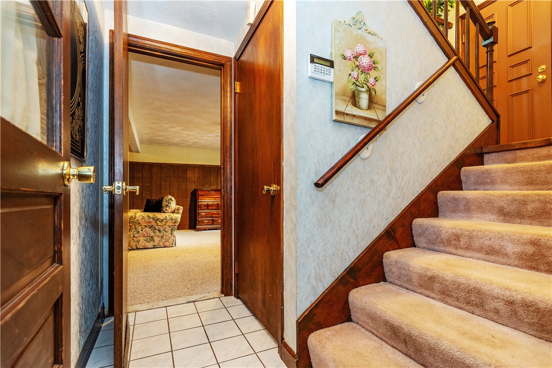 East Greenwich, Rhode Island 02818, United States, 3 Bedrooms Bedrooms, ,2 BathroomsBathrooms,Residential,Active,182940