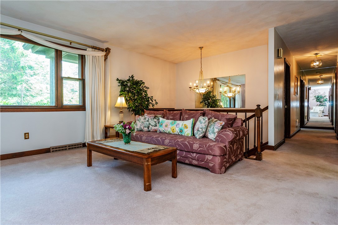 East Greenwich, Rhode Island 02818, United States, 3 Bedrooms Bedrooms, ,2 BathroomsBathrooms,Residential,Active,182940