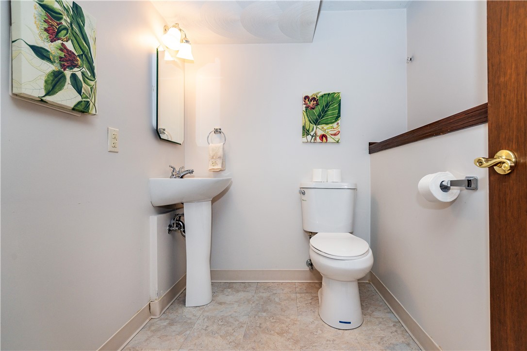 East Greenwich, Rhode Island 02818, United States, 3 Bedrooms Bedrooms, ,2 BathroomsBathrooms,Residential,Active,182940