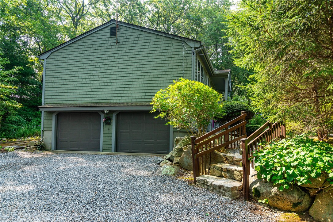 East Greenwich, Rhode Island 02818, United States, 3 Bedrooms Bedrooms, ,2 BathroomsBathrooms,Residential,Active,182940