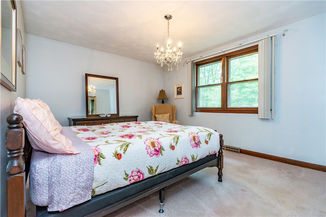 East Greenwich, Rhode Island 02818, United States, 3 Bedrooms Bedrooms, ,2 BathroomsBathrooms,Residential,Active,182940