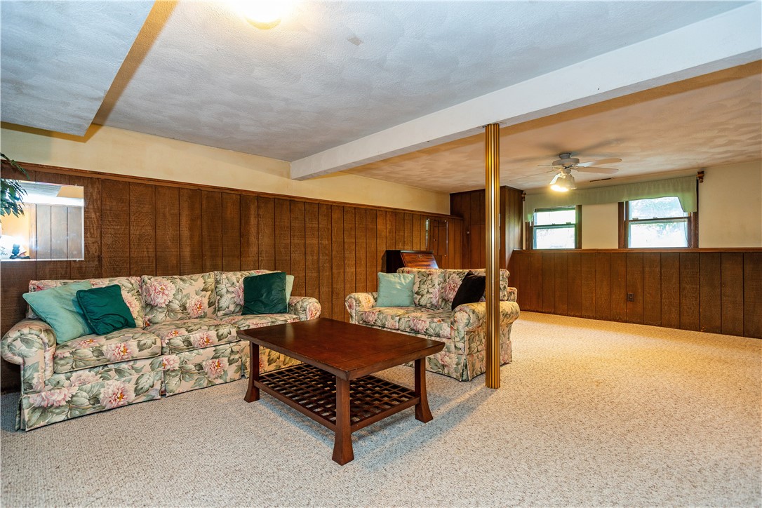 East Greenwich, Rhode Island 02818, United States, 3 Bedrooms Bedrooms, ,2 BathroomsBathrooms,Residential,Active,182940