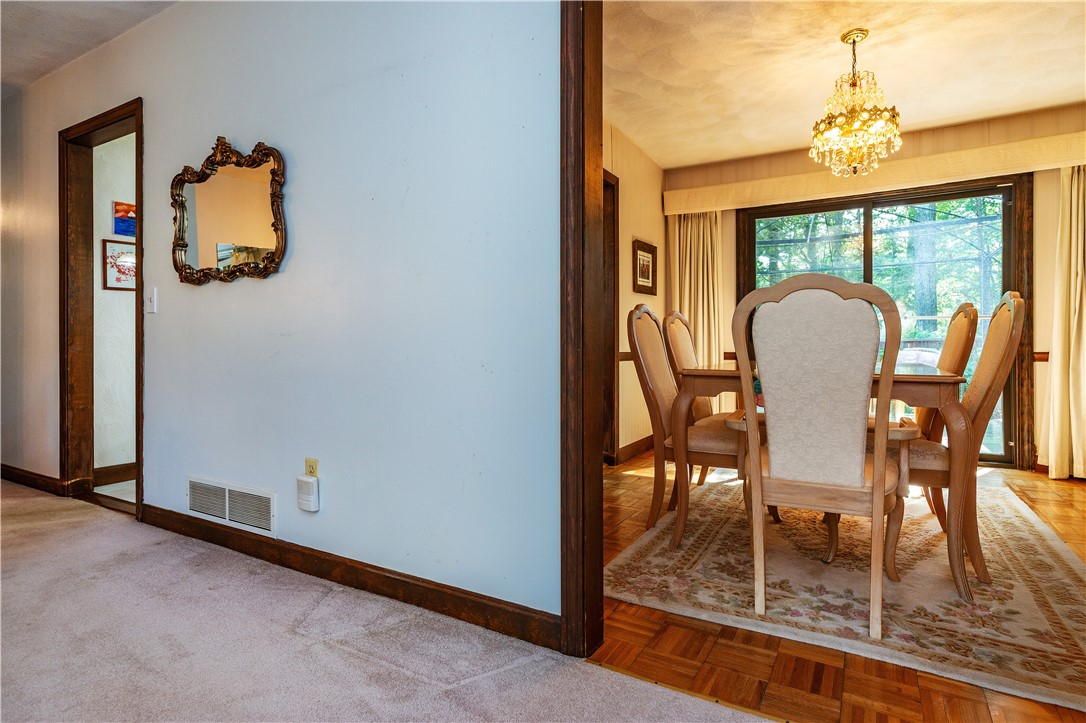 East Greenwich, Rhode Island 02818, United States, 3 Bedrooms Bedrooms, ,2 BathroomsBathrooms,Residential,Active,182940