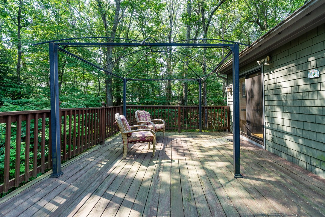 East Greenwich, Rhode Island 02818, United States, 3 Bedrooms Bedrooms, ,2 BathroomsBathrooms,Residential,Active,182940