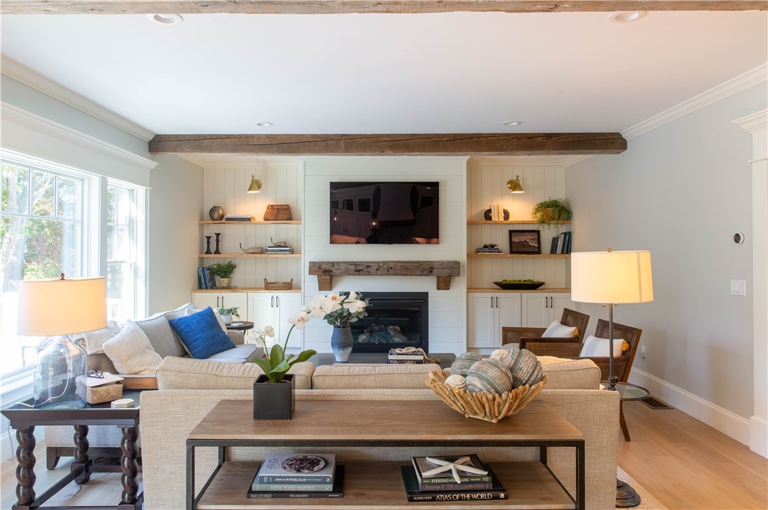 East Greenwich, Rhode Island, 02818, United States, 4 Bedrooms Bedrooms, ,4 BathroomsBathrooms,Residential,Active,1985559