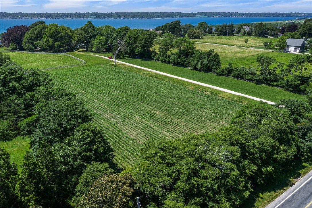 6 Bay Farm Lane