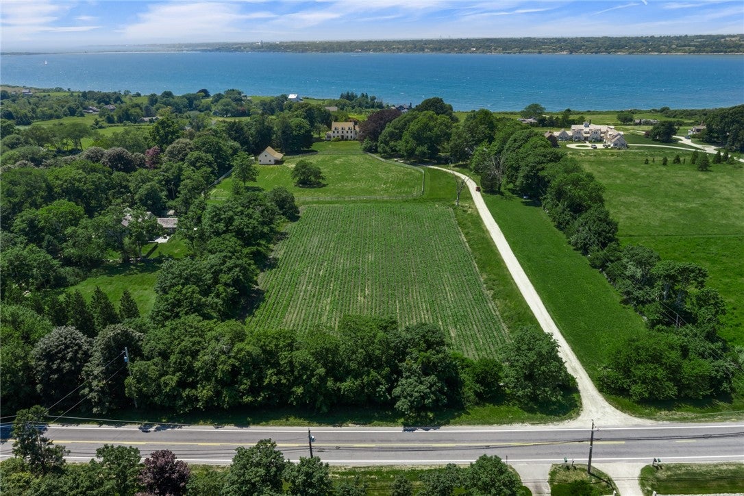 6 Bay Farm Lane