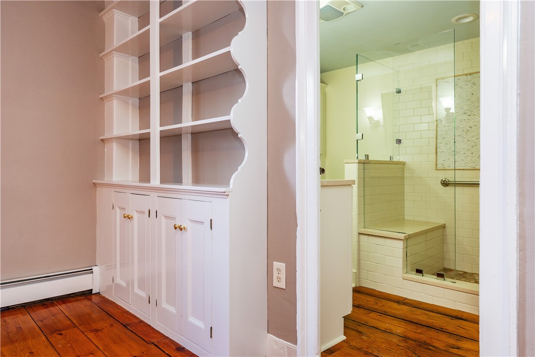 East Greenwich, Rhode Island 02818, United States, 2 Bedrooms Bedrooms, ,1 BathroomBathrooms,Residential,Active,246037