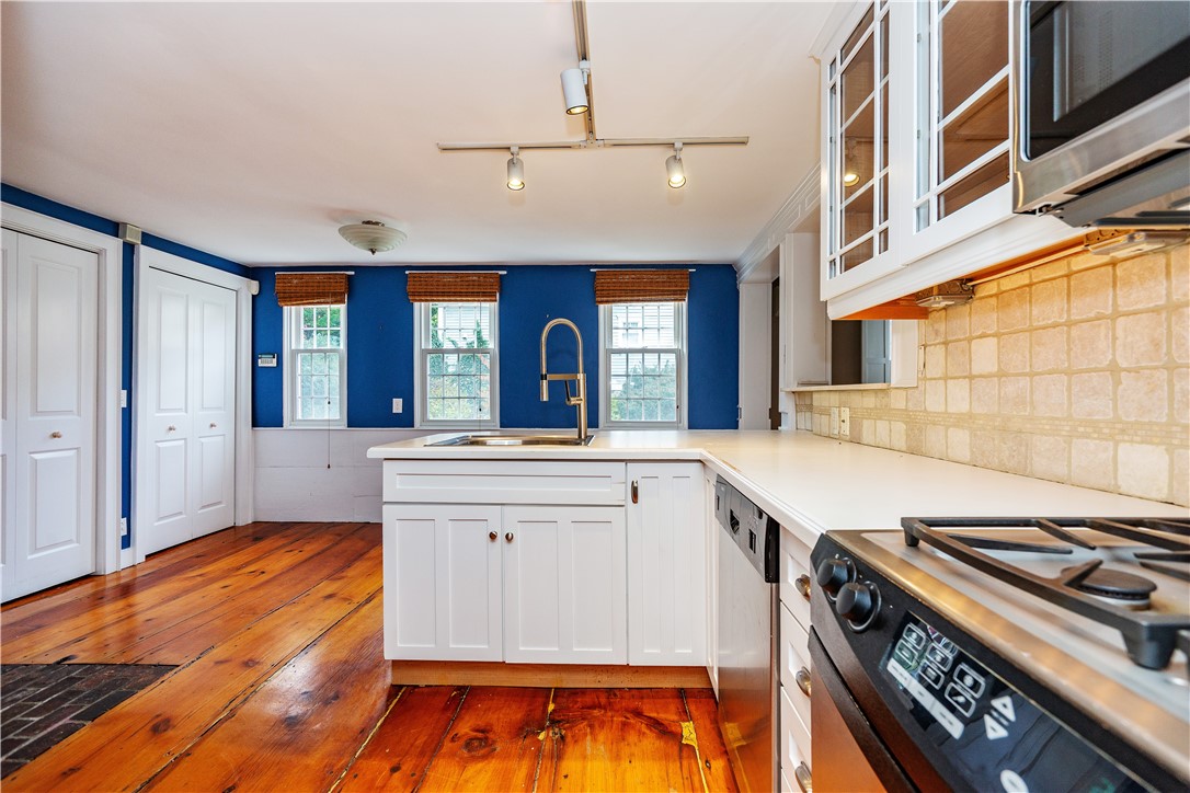 East Greenwich, Rhode Island 02818, United States, 2 Bedrooms Bedrooms, ,1 BathroomBathrooms,Residential,Active,246037