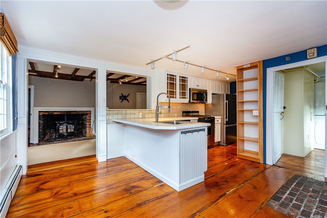 East Greenwich, Rhode Island 02818, United States, 2 Bedrooms Bedrooms, ,1 BathroomBathrooms,Residential,Active,246037