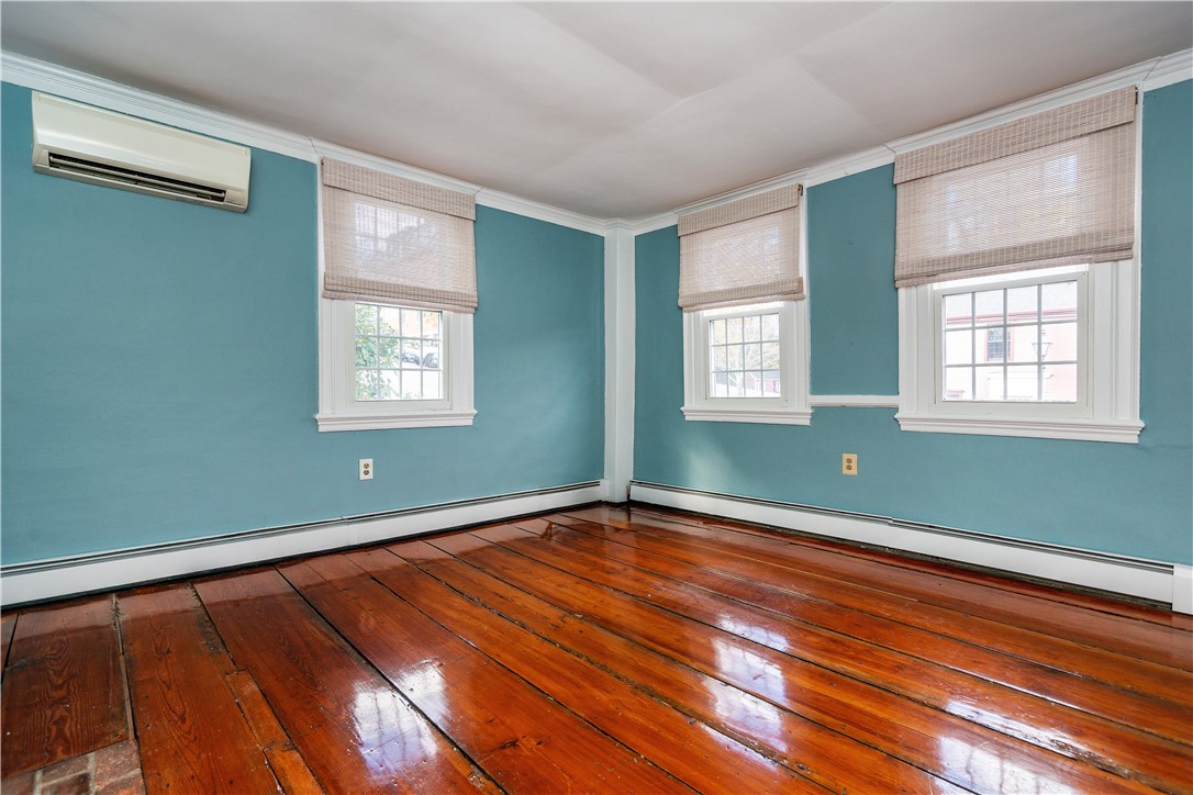 East Greenwich, Rhode Island 02818, United States, 2 Bedrooms Bedrooms, ,1 BathroomBathrooms,Residential,Active,246037