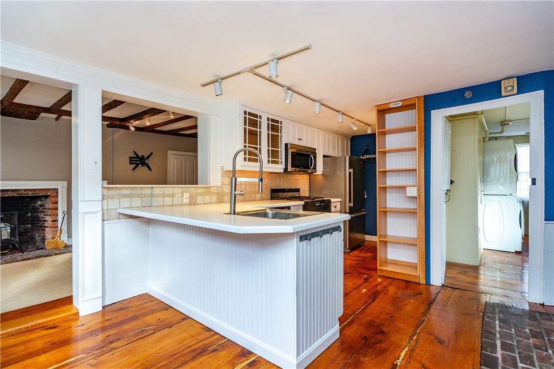 East Greenwich, Rhode Island 02818, United States, 2 Bedrooms Bedrooms, ,1 BathroomBathrooms,Residential,Active,246037