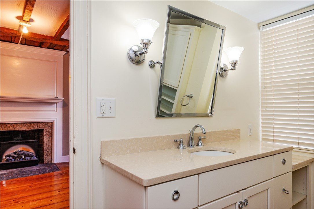 East Greenwich, Rhode Island 02818, United States, 2 Bedrooms Bedrooms, ,1 BathroomBathrooms,Residential,Active,246037