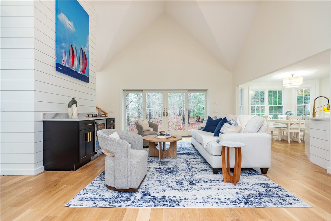 North Kingstown, Rhode Island 02874, United States, 4 Bedrooms Bedrooms, ,3 BathroomsBathrooms,Residential,Active,254050