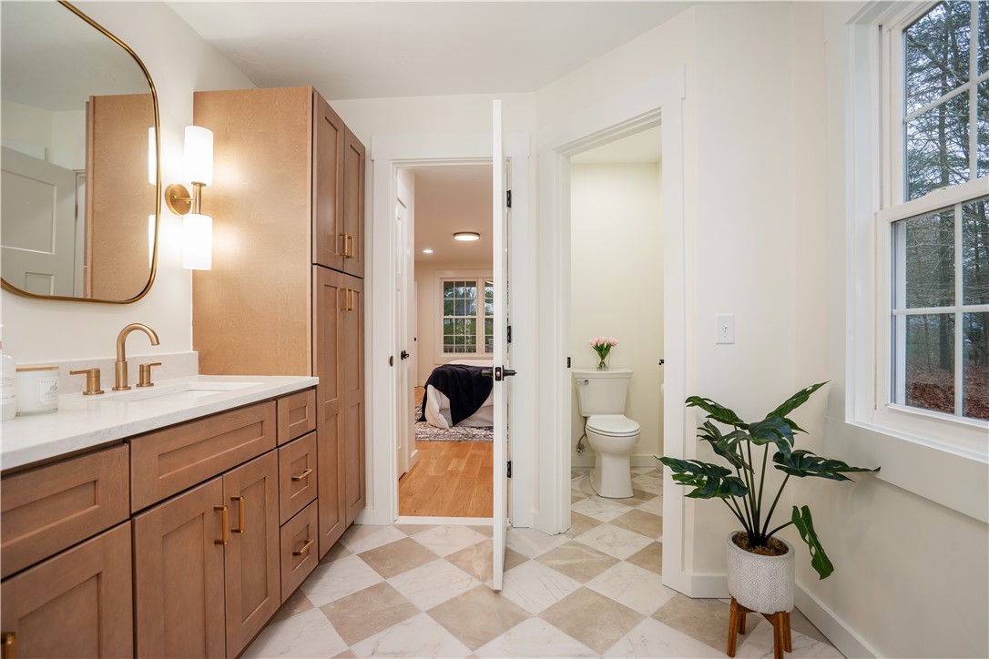 North Kingstown, Rhode Island 02874, United States, 4 Bedrooms Bedrooms, ,3 BathroomsBathrooms,Residential,Active,254050