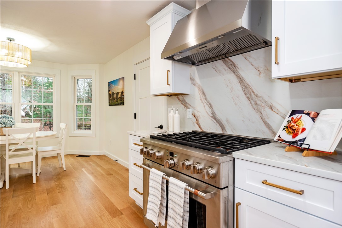 North Kingstown, Rhode Island 02874, United States, 4 Bedrooms Bedrooms, ,3 BathroomsBathrooms,Residential,Active,254050