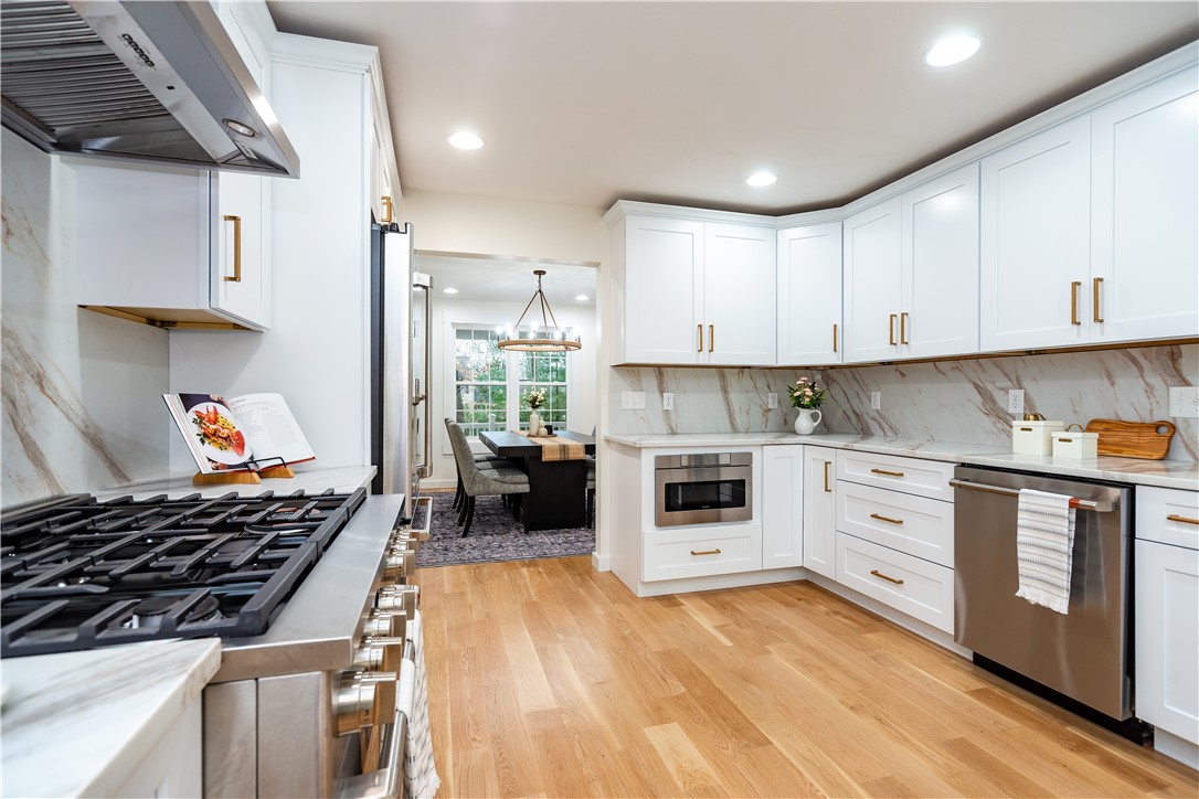 North Kingstown, Rhode Island 02874, United States, 4 Bedrooms Bedrooms, ,3 BathroomsBathrooms,Residential,Active,254050