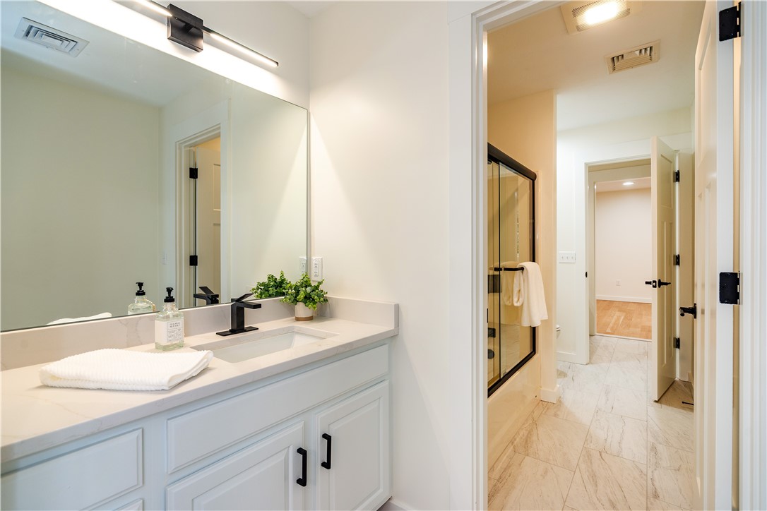 North Kingstown, Rhode Island 02874, United States, 4 Bedrooms Bedrooms, ,3 BathroomsBathrooms,Residential,Active,254050