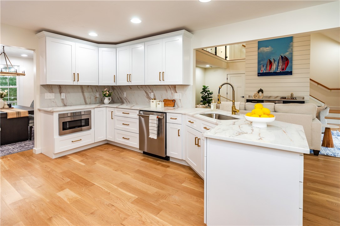 North Kingstown, Rhode Island 02874, United States, 4 Bedrooms Bedrooms, ,3 BathroomsBathrooms,Residential,Active,254050