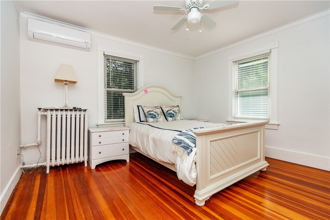 Newport, Rhode Island 02840, United States, 3 Bedrooms Bedrooms, ,2 BathroomsBathrooms,Residential,Active,212989