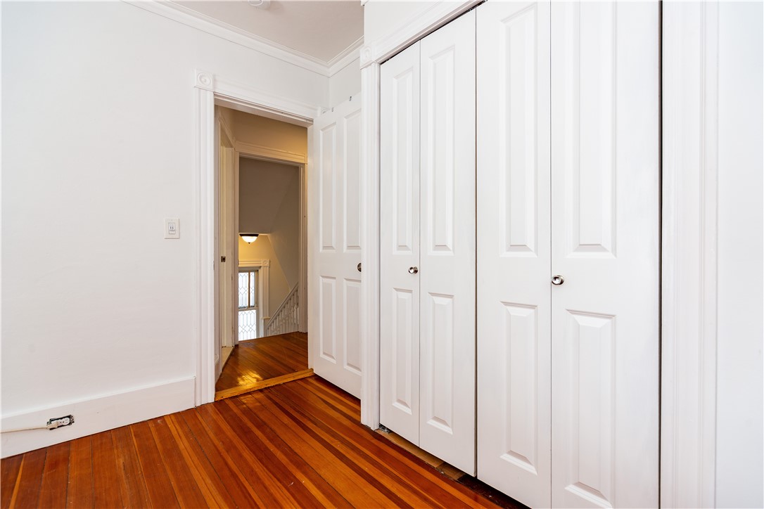 Newport, Rhode Island 02840, United States, 3 Bedrooms Bedrooms, ,2 BathroomsBathrooms,Residential,Active,212989