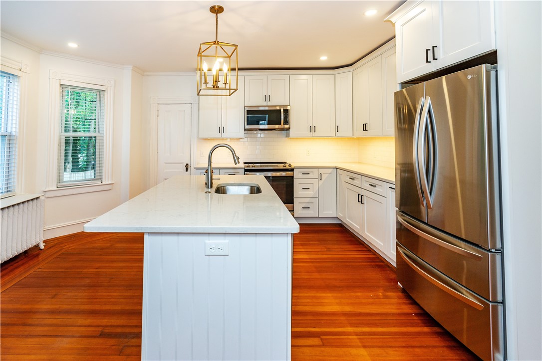 Newport, Rhode Island 02840, United States, 3 Bedrooms Bedrooms, ,2 BathroomsBathrooms,Residential,Active,212989