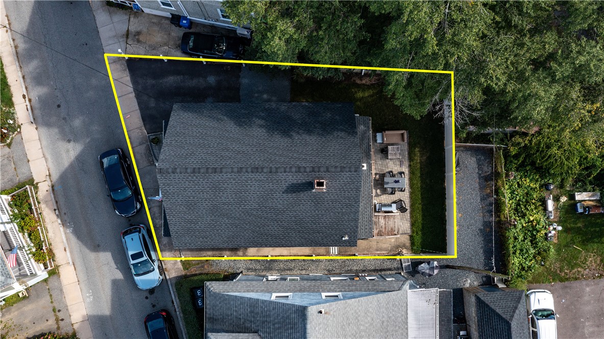 Newport, Rhode Island 02840, United States, 3 Bedrooms Bedrooms, ,2 BathroomsBathrooms,Residential,Active,212989