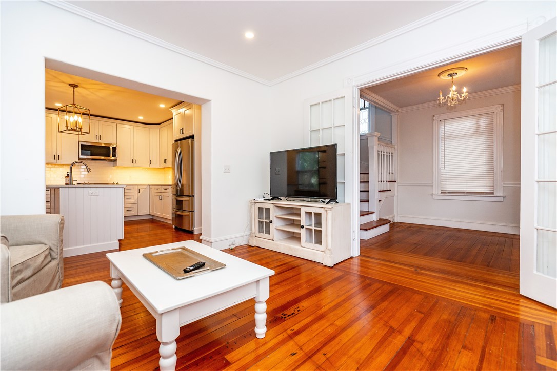 Newport, Rhode Island 02840, United States, 3 Bedrooms Bedrooms, ,2 BathroomsBathrooms,Residential,Active,212989